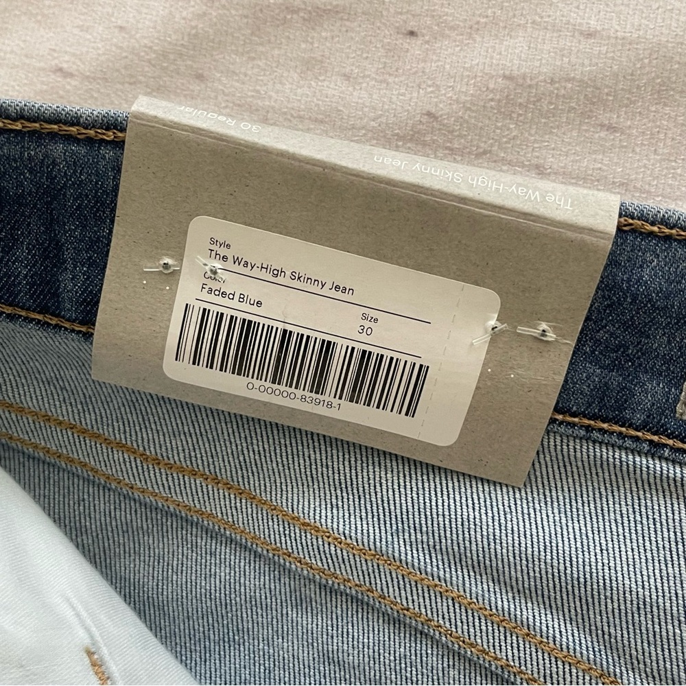 Everlane Women's Skinny Jeans in Light Blue - Picture 9 of 16